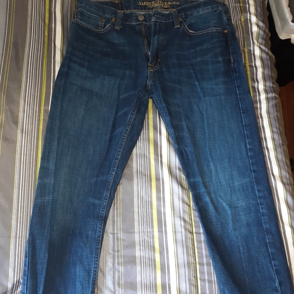 American Eagle blue jeans
